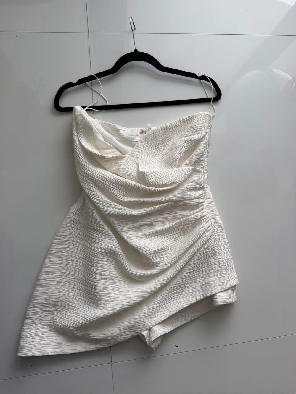 Alexis White Textured Strapless Ruched Mini Dress — Size M